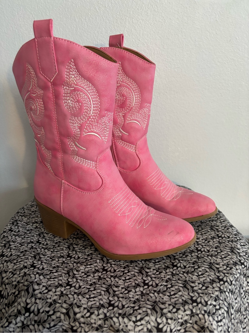 Global Win Pink Western-Style  mid calf Cowboy Boots